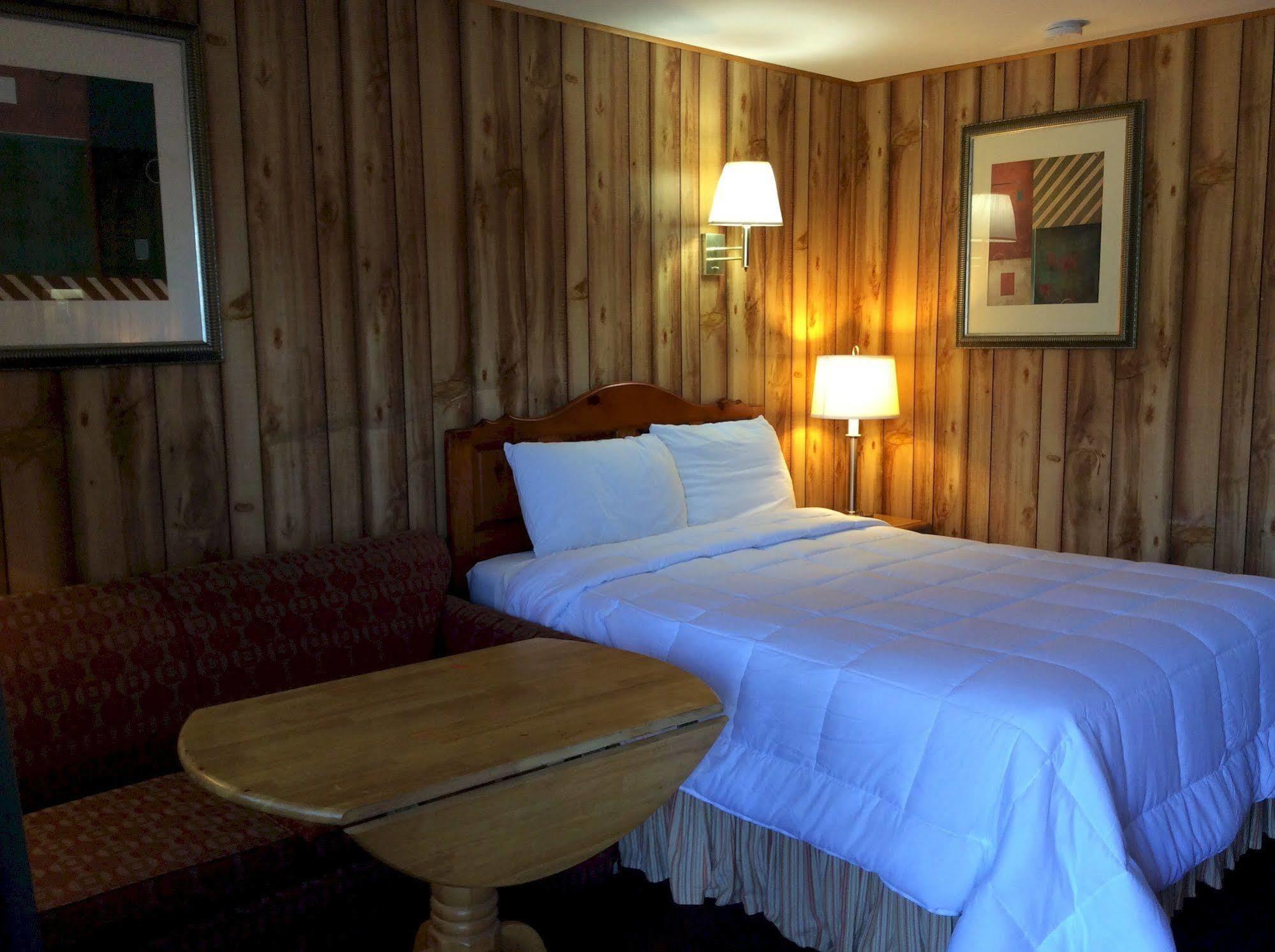 Country Inn - Licking 2*